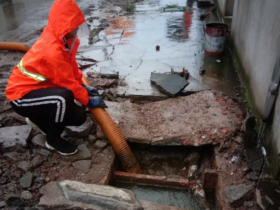 九江专业清理污水池 炜誉市政以规范流程守护城市 “肠道”