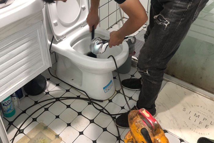九江马桶堵塞自己疏通还是找师傅？专业上门服务让你省时更省心